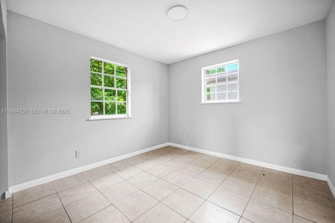 Condo in Opa-locka, Florida, 3 bedrooms  № 2000670 - photo 28