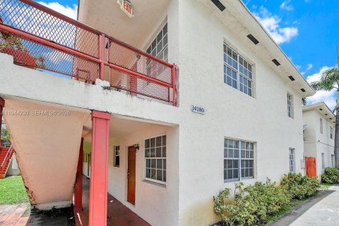 Condo in Opa-locka, Florida, 3 bedrooms  № 2000670 - photo 2