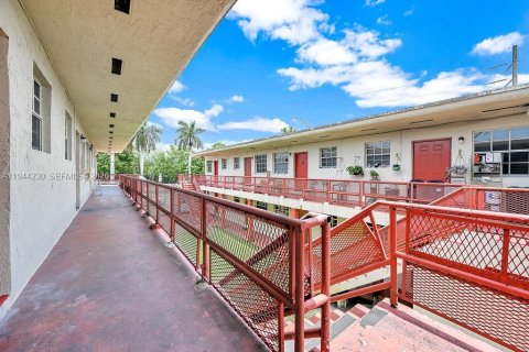 Condo in Opa-locka, Florida, 3 bedrooms  № 2000670 - photo 7