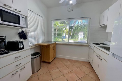 Снять в аренду квартиру в Майами-Бич, Флорида 1 спальня, 58.44м2, № 2003545 - фото 20