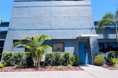 Immobilier commercial à louer à Port Richey, Floride № 1648404 - photo 1