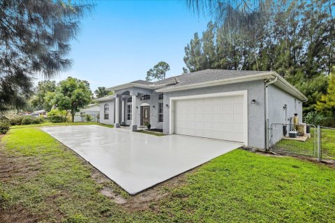 Villa ou maison à vendre à St. Lucie, Floride: 4 chambres, 192.12 m2 № 2401386 - photo 2