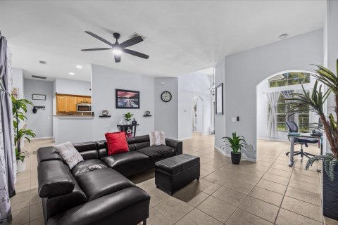 Villa ou maison à vendre à St. Lucie, Floride: 4 chambres, 192.12 m2 № 2401386 - photo 13