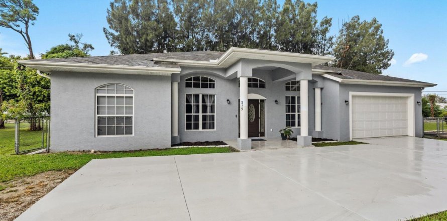 Villa ou maison à St. Lucie, Floride 4 chambres, 192.12 m2 № 2401386