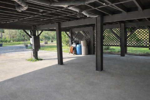 House in West Palm Beach, Florida 2 bedrooms, 111.48 sq.m. № 2068748 - photo 18