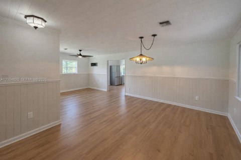 House in West Palm Beach, Florida 2 bedrooms, 111.48 sq.m. № 2068748 - photo 4