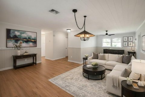 House in West Palm Beach, Florida 2 bedrooms, 111.48 sq.m. № 2068748 - photo 3