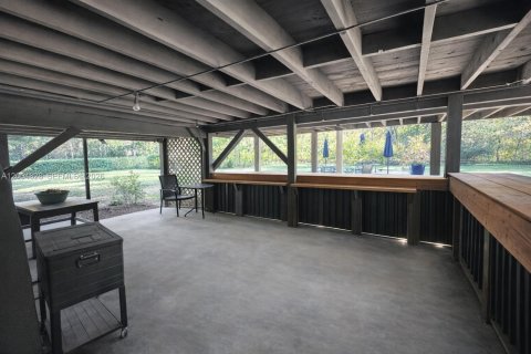 House in West Palm Beach, Florida 2 bedrooms, 111.48 sq.m. № 2068748 - photo 17