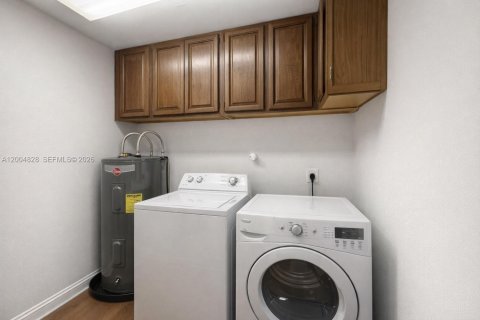 House in West Palm Beach, Florida 2 bedrooms, 111.48 sq.m. № 2068748 - photo 14