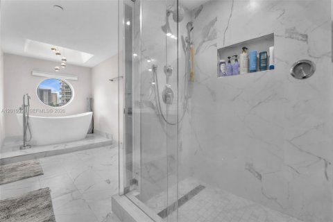 Condo in Aventura, Florida, 3 bedrooms № 2185857 - photo 18