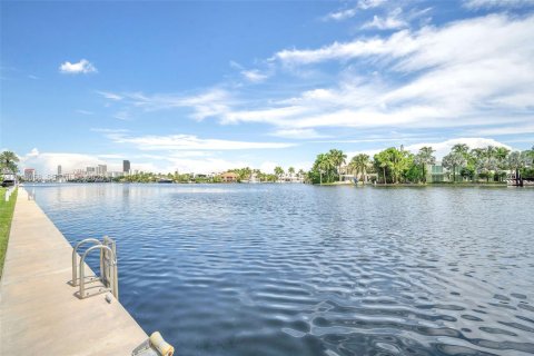 Condo in Aventura, Florida, 3 bedrooms № 2185857 - photo 26