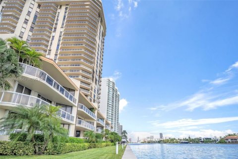 Condo in Aventura, Florida, 3 bedrooms № 2185857 - photo 27