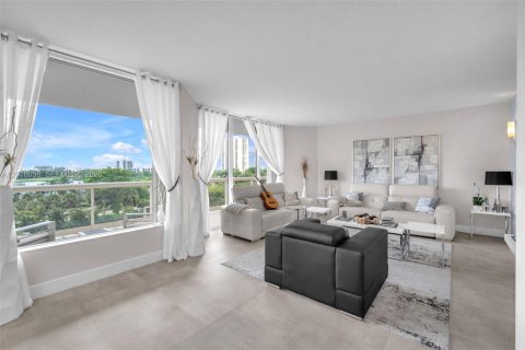 Condo in Aventura, Florida, 3 bedrooms № 2185857 - photo 2
