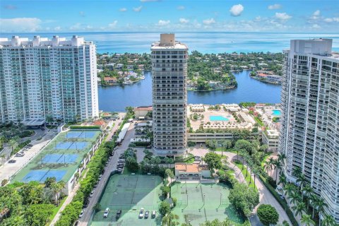 Condo in Aventura, Florida, 3 bedrooms № 2185857 - photo 30
