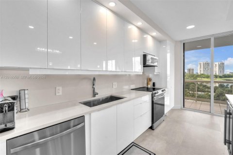 Condo in Aventura, Florida, 3 bedrooms № 2185857 - photo 7