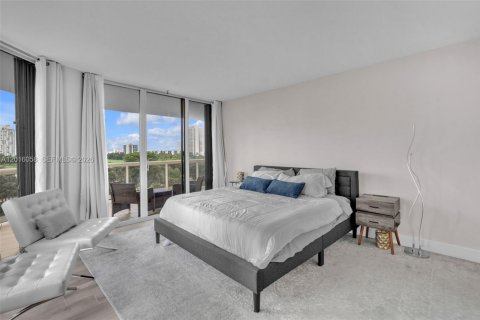 Condo in Aventura, Florida, 3 bedrooms № 2185857 - photo 13