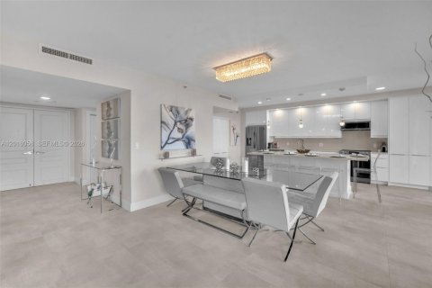 Condo in Aventura, Florida, 3 bedrooms № 2185857 - photo 9