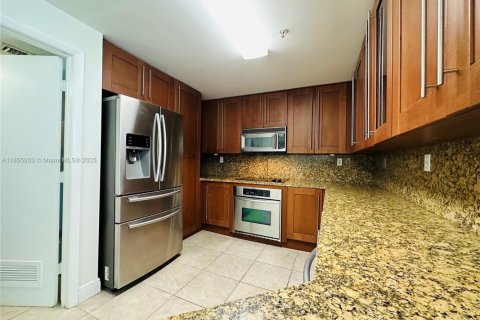 Снять в аренду кондоминиум в Корал-Гейблс, Флорида 2 спальни, 130.16м2, № 1958600 - фото 11