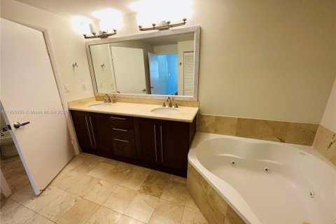 Снять в аренду кондоминиум в Корал-Гейблс, Флорида 2 спальни, 130.16м2, № 1958600 - фото 26