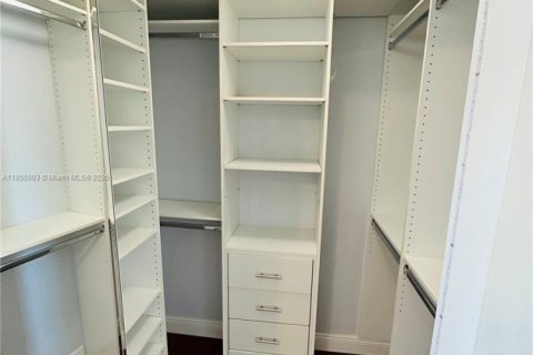 Снять в аренду кондоминиум в Корал-Гейблс, Флорида 2 спальни, 130.16м2, № 1958600 - фото 19