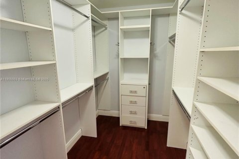 Снять в аренду кондоминиум в Корал-Гейблс, Флорида 2 спальни, 130.16м2, № 1958600 - фото 25