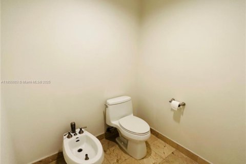 Снять в аренду кондоминиум в Корал-Гейблс, Флорида 2 спальни, 130.16м2, № 1958600 - фото 29