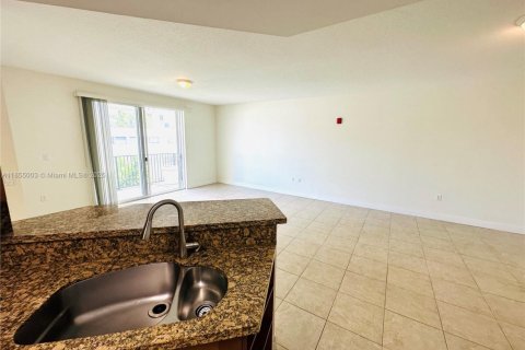 Снять в аренду кондоминиум в Корал-Гейблс, Флорида 2 спальни, 130.16м2, № 1958600 - фото 15