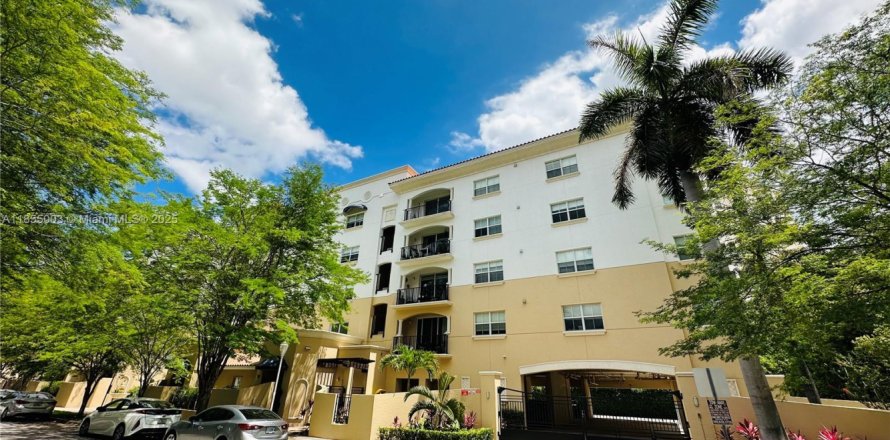 Кондоминиум с 2 спальнями в Корал-Гейблс, Флорида № 1958600