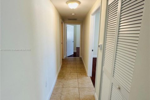 Снять в аренду кондоминиум в Корал-Гейблс, Флорида 2 спальни, 130.16м2, № 1958600 - фото 16