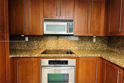 Снять в аренду кондоминиум в Корал-Гейблс, Флорида 2 спальни, 130.16м2, № 1958600 - фото 12