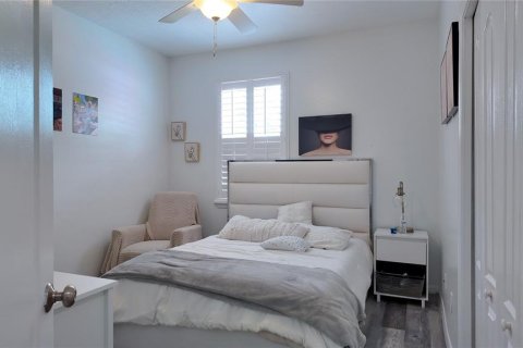 Casa en alquiler en Spring Hill, Florida, 4 dormitorios, 201.97 m2 № 1688120 - foto 12