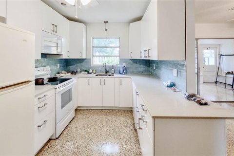 Снять в аренду квартиру в Сарасота, Флорида 5 комнат, 156.63м2, № 1869763 - фото 8
