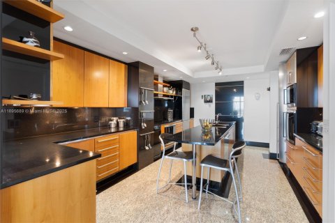 Condominio en venta en Fort Lauderdale, Florida, 3 dormitorios, 324.04 m2 № 1961561 - foto 25
