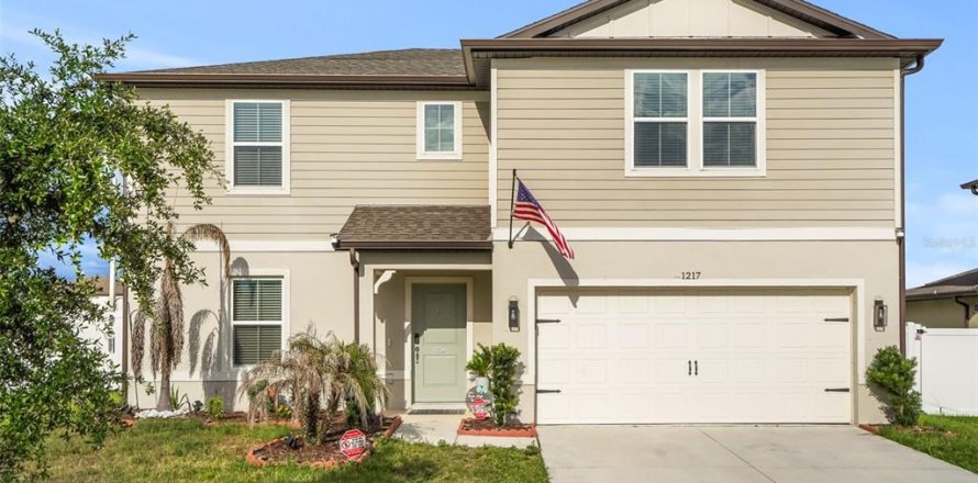House in Winter Haven, Florida 4 bedrooms, 274.99 sq.m. № 2113751