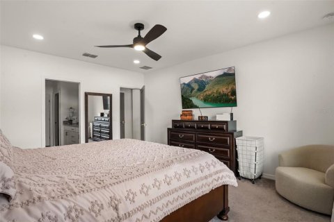 House in Winter Haven, Florida 4 bedrooms, 274.99 sq.m. № 2113751 - photo 17