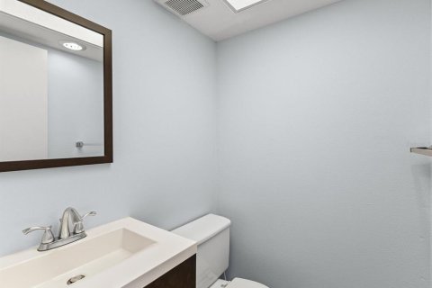 Condominio en venta en New Port Richey, Florida, 1 dormitorio, 67.63 m2 № 2101848 - foto 18