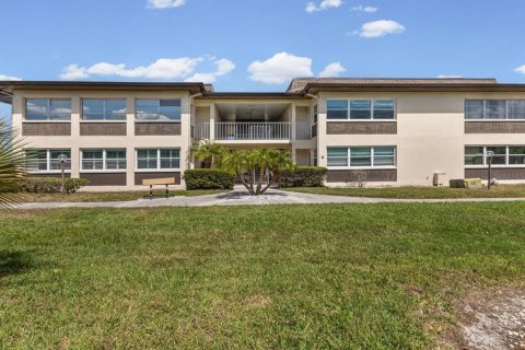 Condominio en New Port Richey, Florida, 1 dormitorio  № 2101848