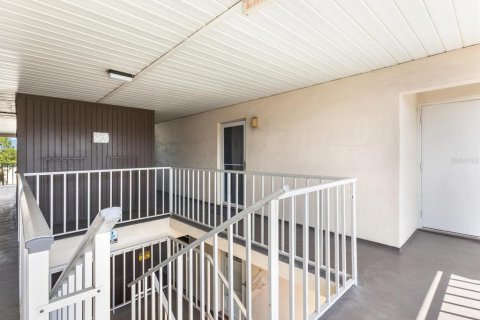 Condominio en venta en New Port Richey, Florida, 1 dormitorio, 67.63 m2 № 2101848 - foto 6