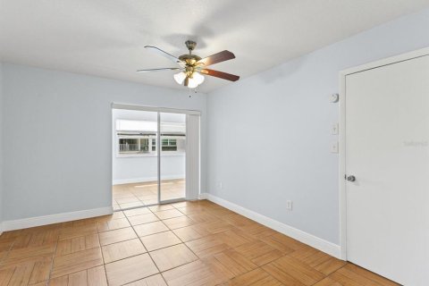 Condominio en venta en New Port Richey, Florida, 1 dormitorio, 67.63 m2 № 2101848 - foto 20
