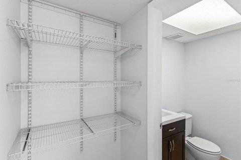 Condominio en venta en New Port Richey, Florida, 1 dormitorio, 67.63 m2 № 2101848 - foto 17