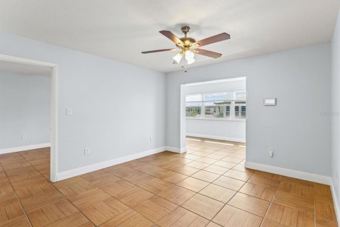 Condominio en venta en New Port Richey, Florida, 1 dormitorio, 67.63 m2 № 2101848 - foto 11
