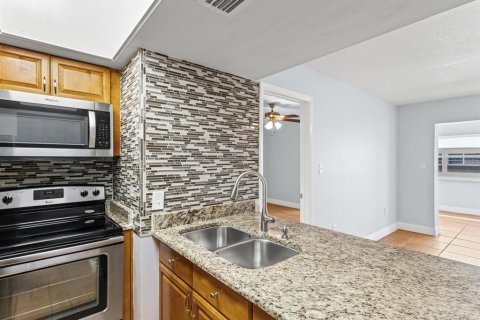 Condominio en venta en New Port Richey, Florida, 1 dormitorio, 67.63 m2 № 2101848 - foto 14