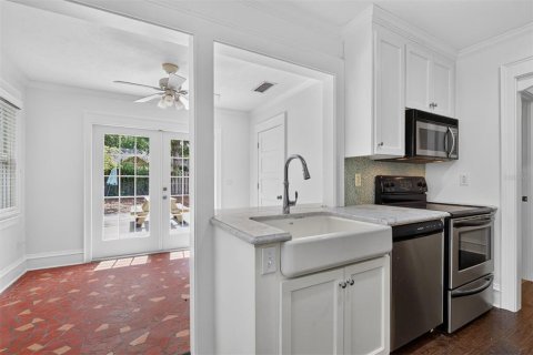 House in Gainesville, Florida 3 bedrooms, 124.49 sq.m. № 2222022 - photo 12