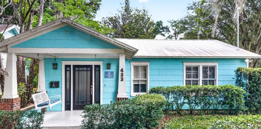 House in Gainesville, Florida 3 bedrooms, 124.49 sq.m. № 2222022