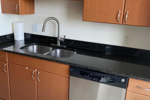 Copropriété à louer à Miami, Floride: 2 chambres, 115.29 m2 № 1968936 - photo 13