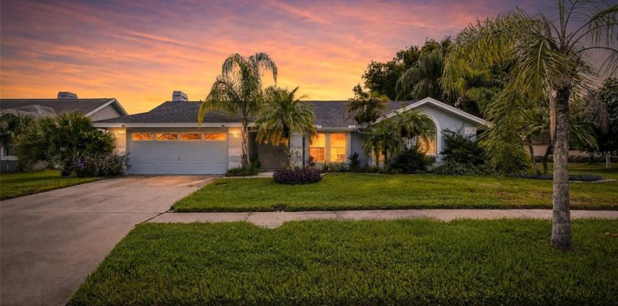 Casa en Palm Harbor, Florida 3 dormitorios, 209.49 m2 № 2383873