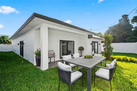 Villa ou maison à louer à West Palm Beach, Floride: 3 chambres, 172.52 m2 № 2019487 - photo 5