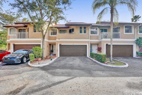 Townhouse in Coral Springs, Florida 4 bedrooms, 167.22 sq.m. № 2250225