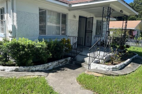House in Tampa, Florida 2 bedrooms, 85.84 sq.m. № 2379694