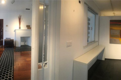 House in Miami, Florida 3 bedrooms, 201.78 sq.m. № 1871855 - photo 19
